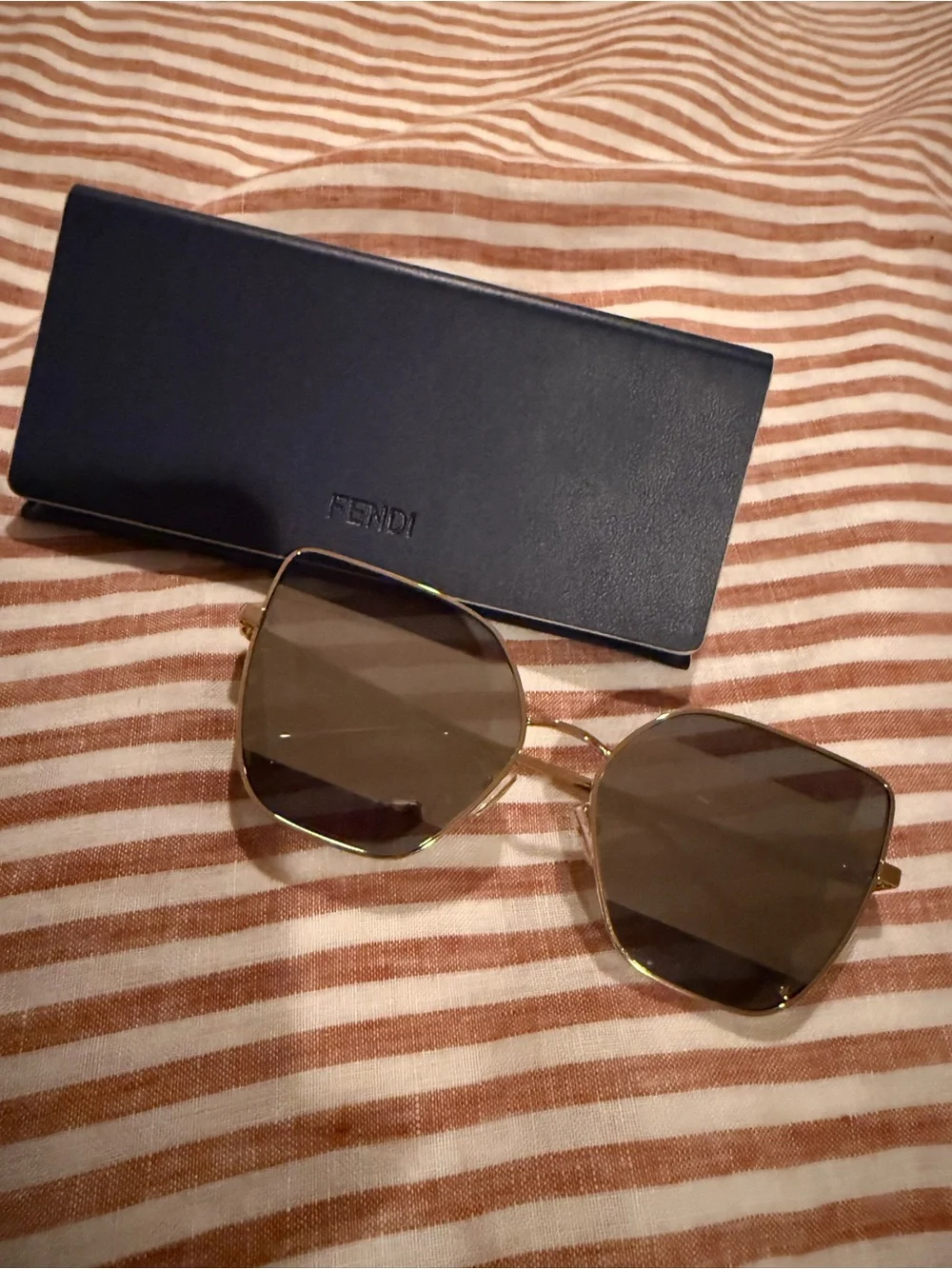 Fendi elegant sunglasses